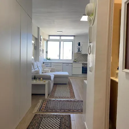 شقة Bright With Ocean Views In The Center *