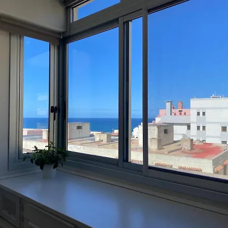 Bright With Ocean Views In The Center *